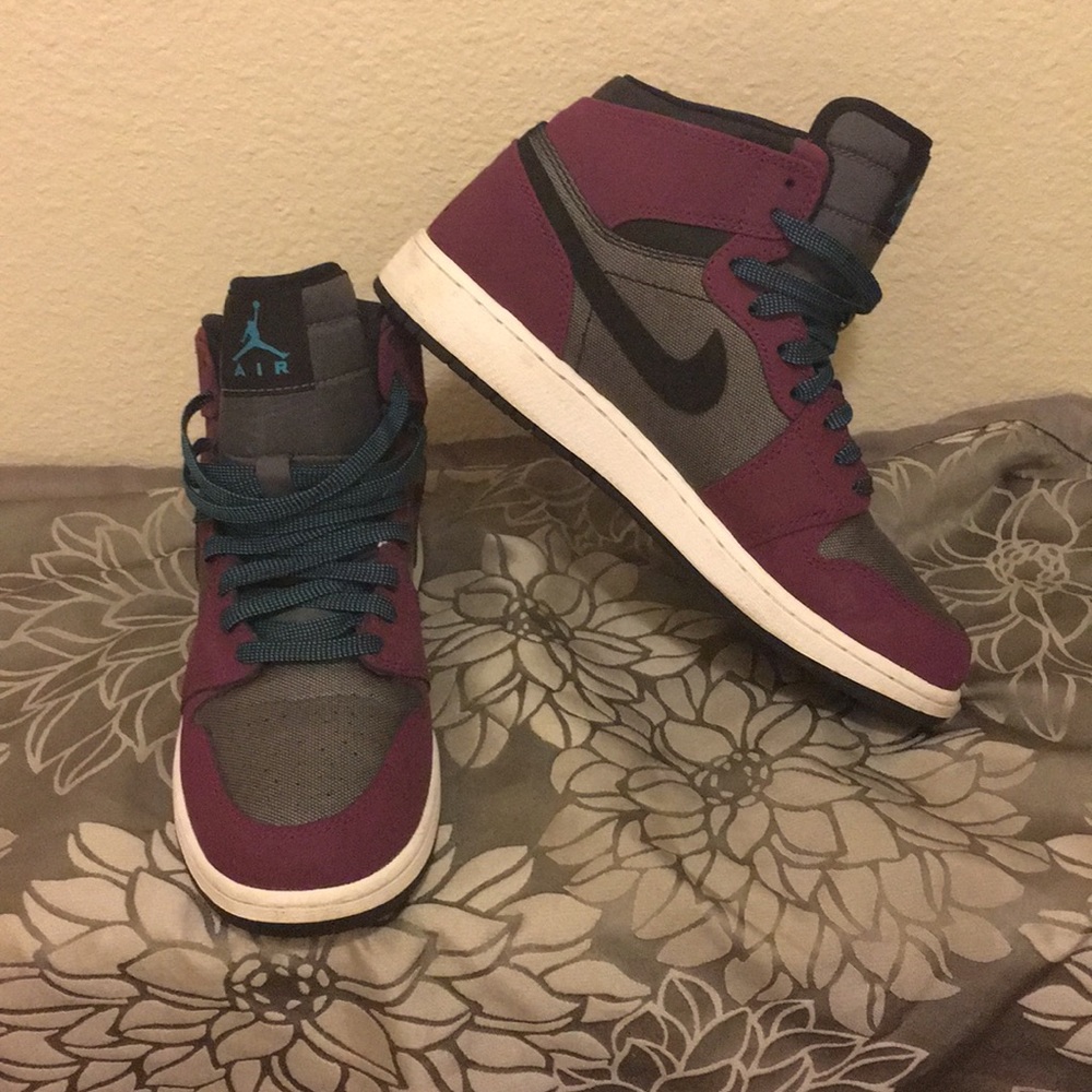 Women’s Nike Air Force Ones Size 8.5